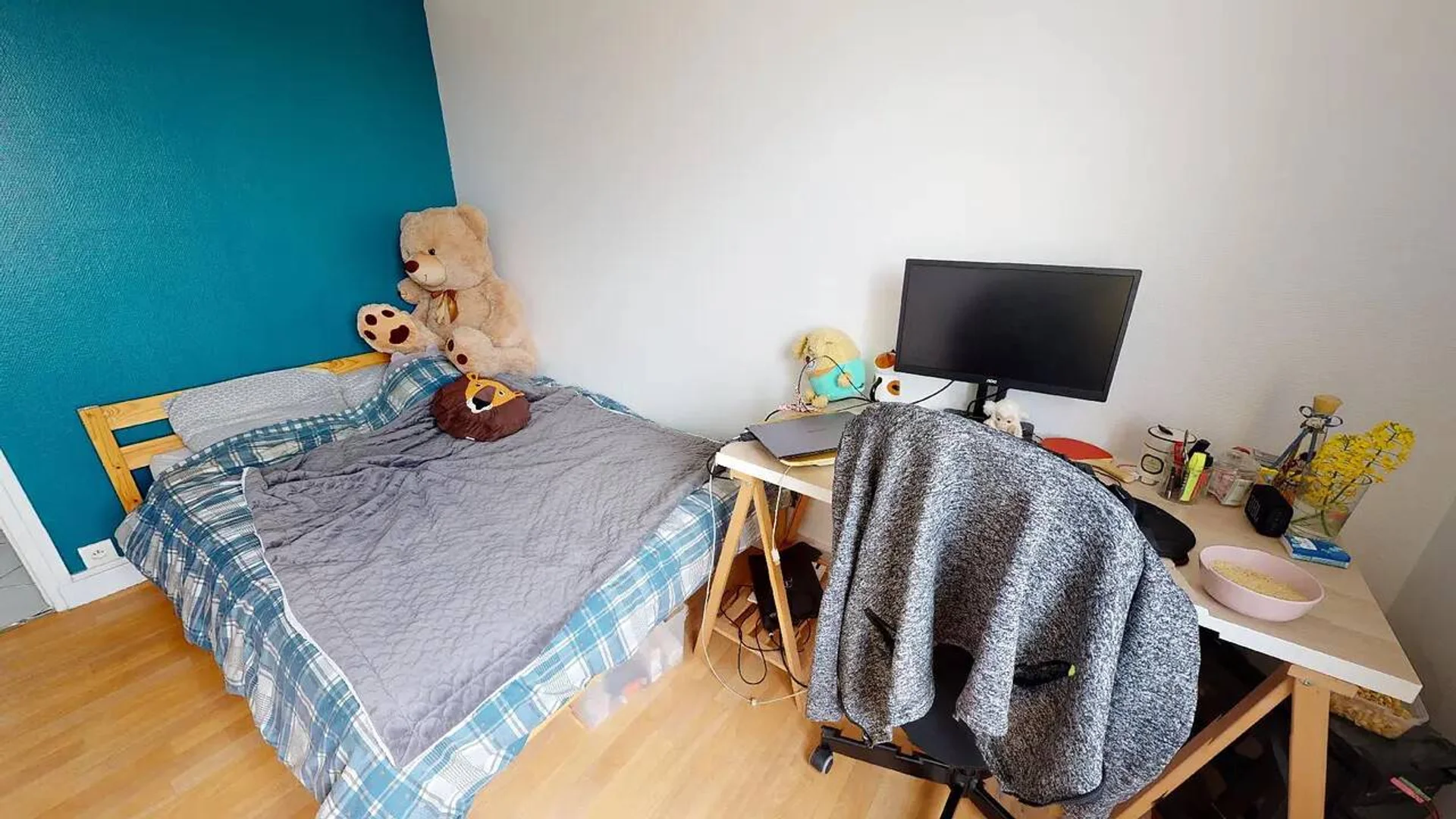 Economical student room with convenient location in 
