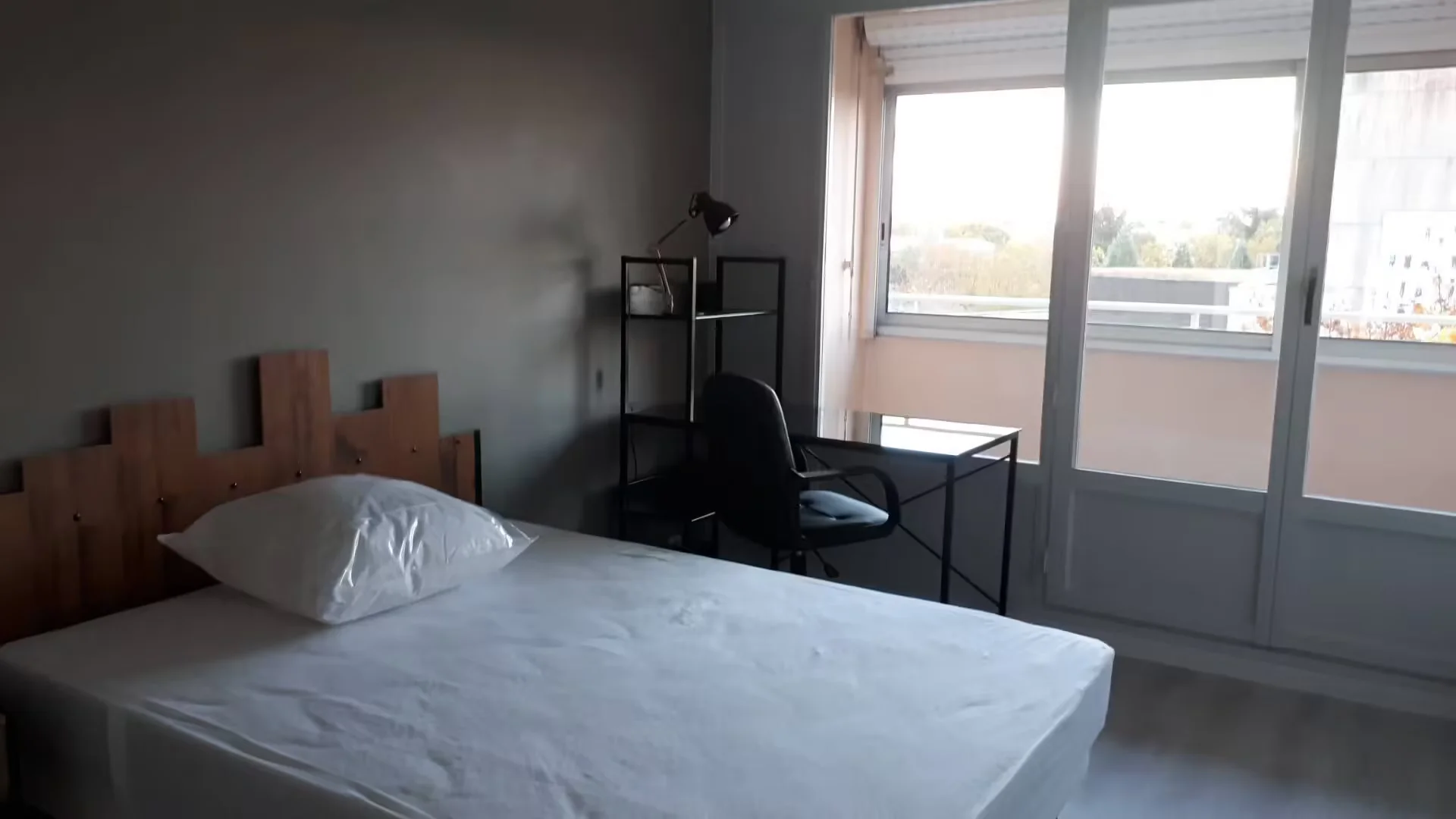 Room for rent in student apartment in , fully furnished