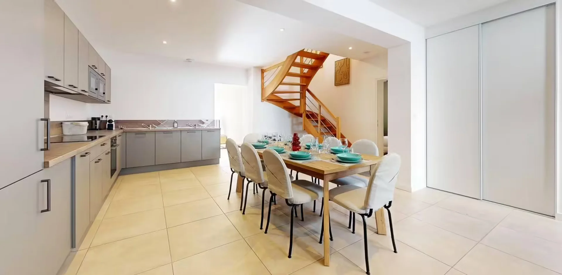 Chambre confortable pour étudiants disponible dans 