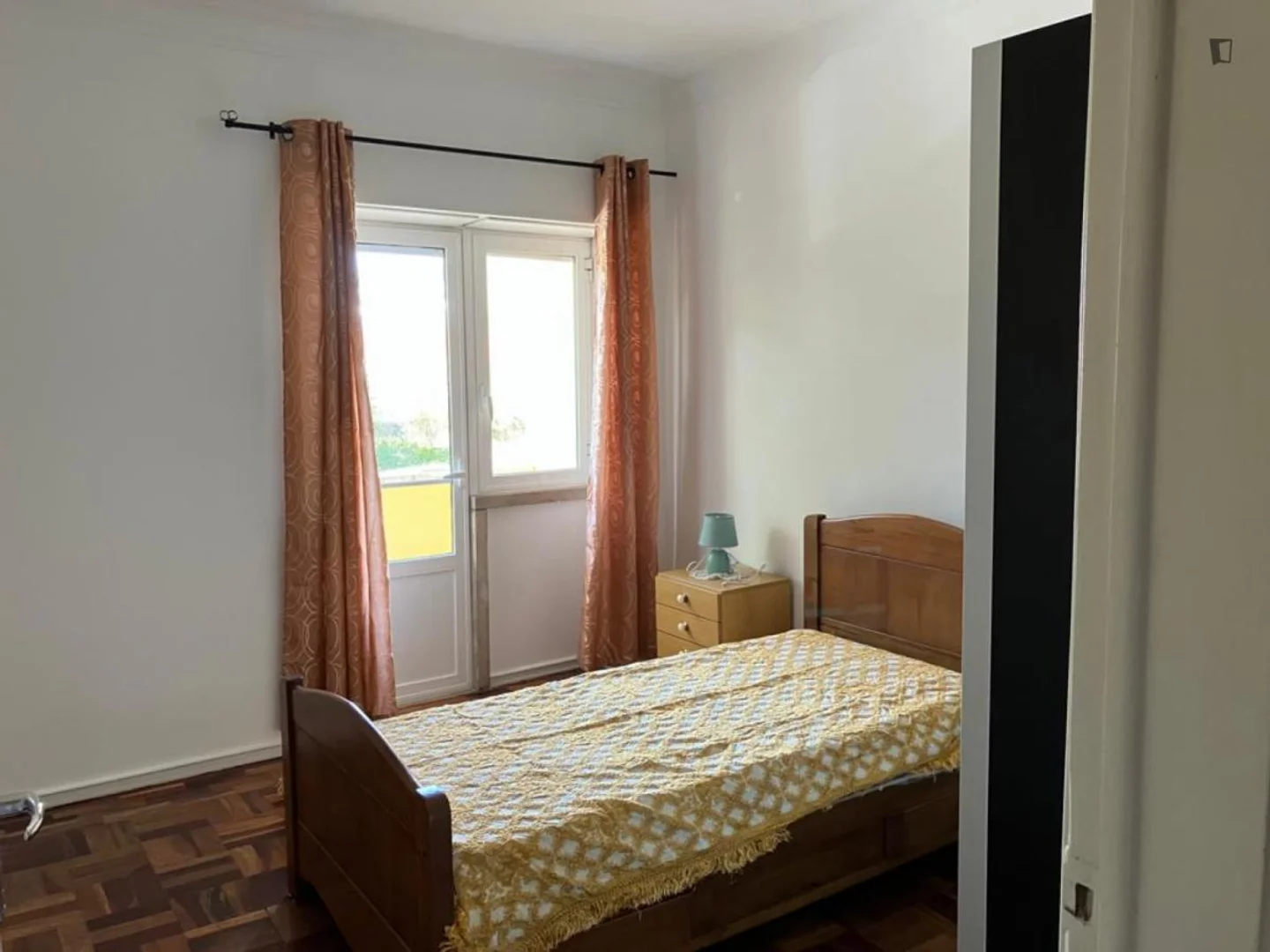 Economical student room with convenient location in