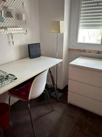 Chambre privée à Rua dos Cedros, image 2 de 14