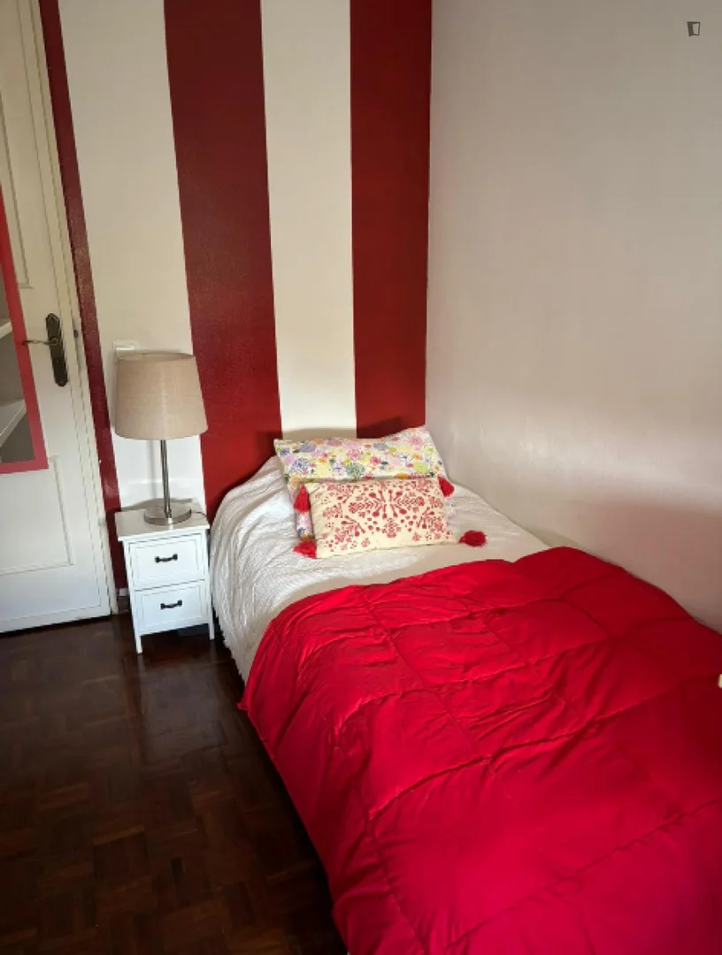 Chambre d'étudiant fonctionnelle parfaite pour étudier dans