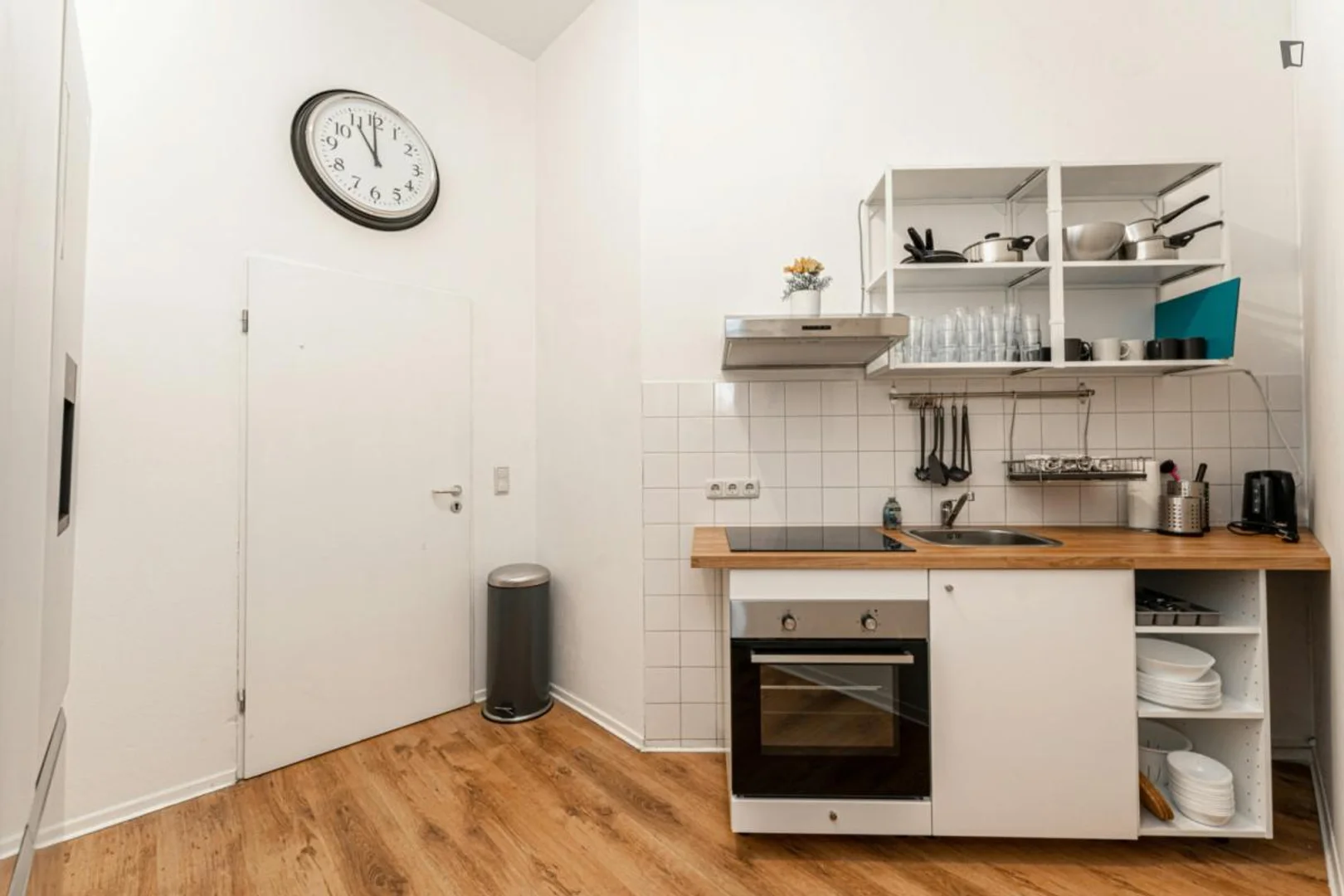 Economical student room with convenient location in