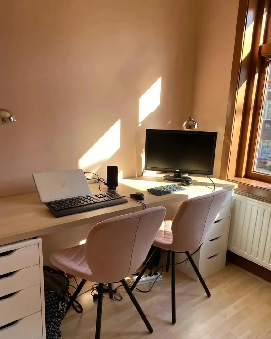 Chambre abordable pour les étudiants avec un bon éclairage dans 
