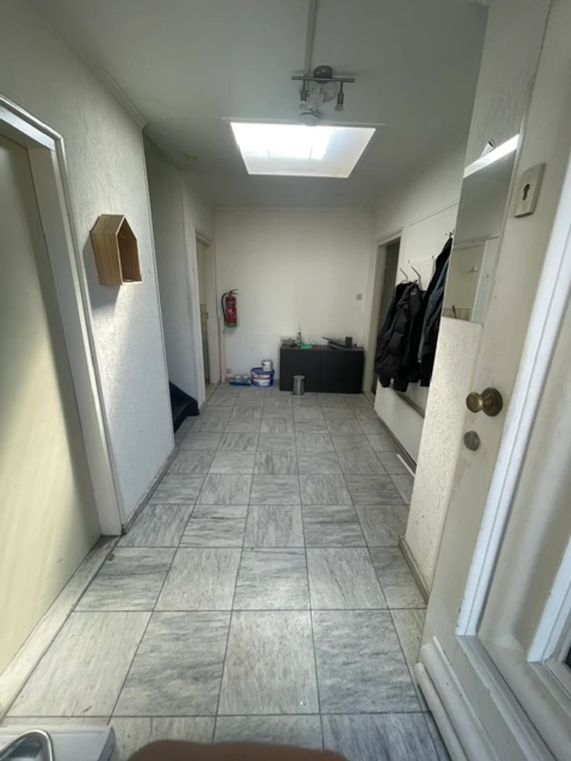 Budget-friendly student room close to campus in