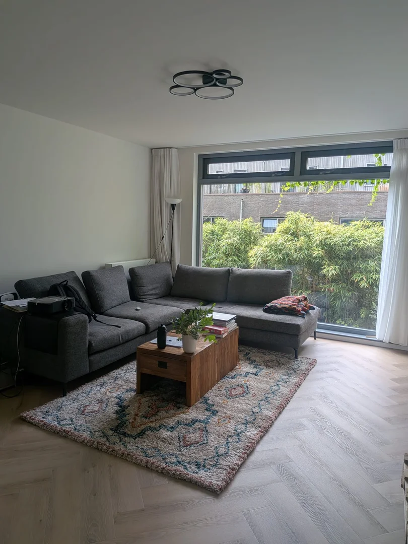Bright and airy student room with easy university access in 