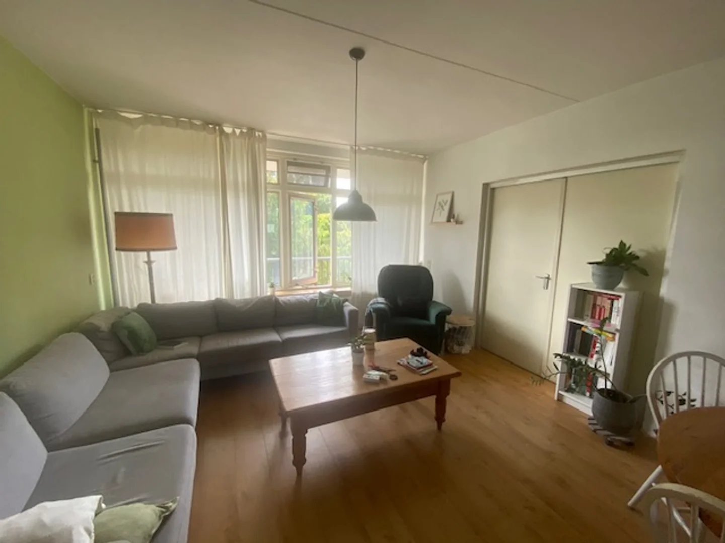 Funktionelles Studentenzimmer perfekt zum Studieren in 