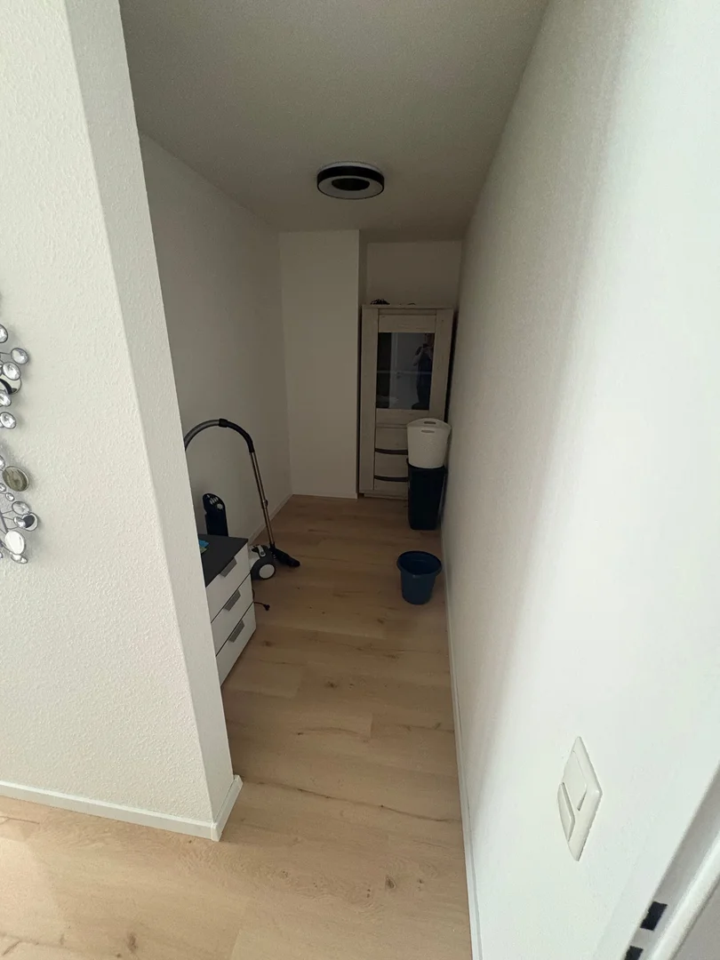 Studentenzimmer in  mit Arbeitsbereich und Gemeinschaftseinrichtungen