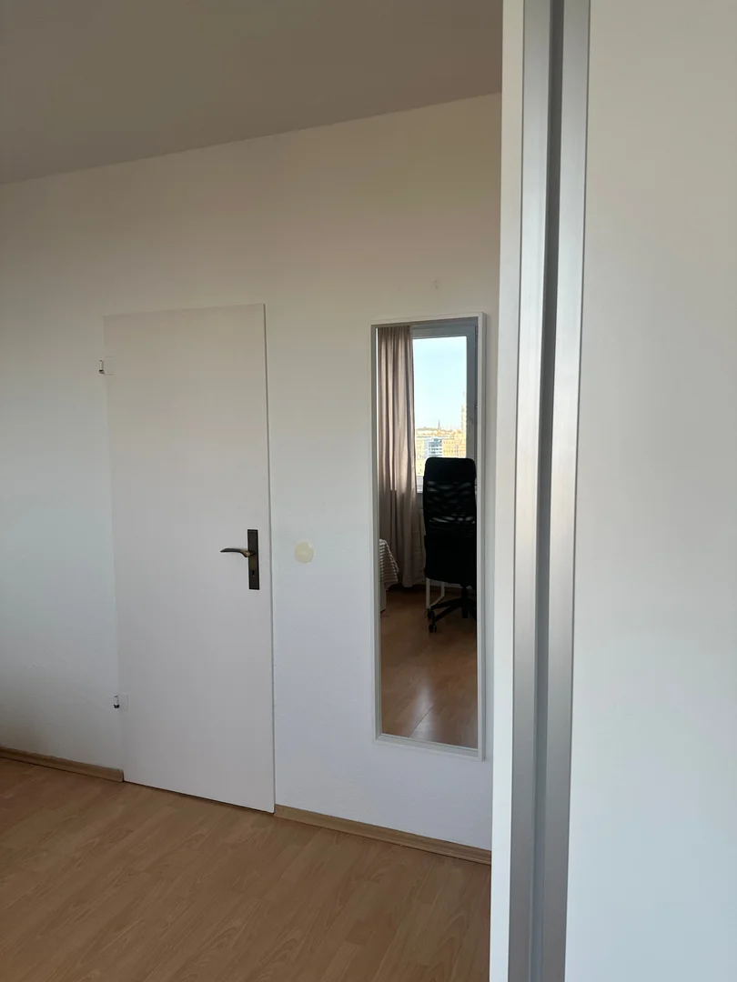 Student-friendly room in  with modern amenities