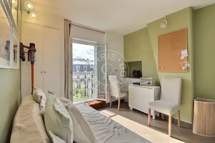 Entire apartment at Boulevard Henri IV, image 1 of 15