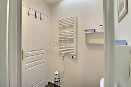 Entire apartment at Boulevard Henri IV, image 15 of 15