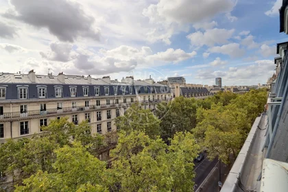 Entire apartment at Boulevard Henri IV, image 3 of 15
