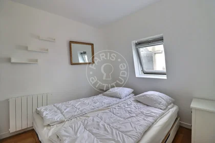 Entire apartment at Boulevard Henri IV, image 10 of 15