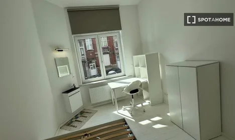 Private room at Rue de la Liberté, image 4 of 14