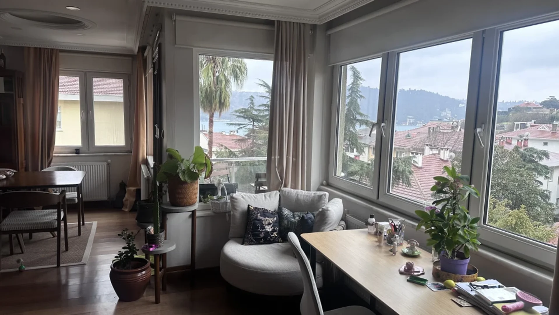 Quarto para alugar em apartamento de estudantes em , totalmente mobilado