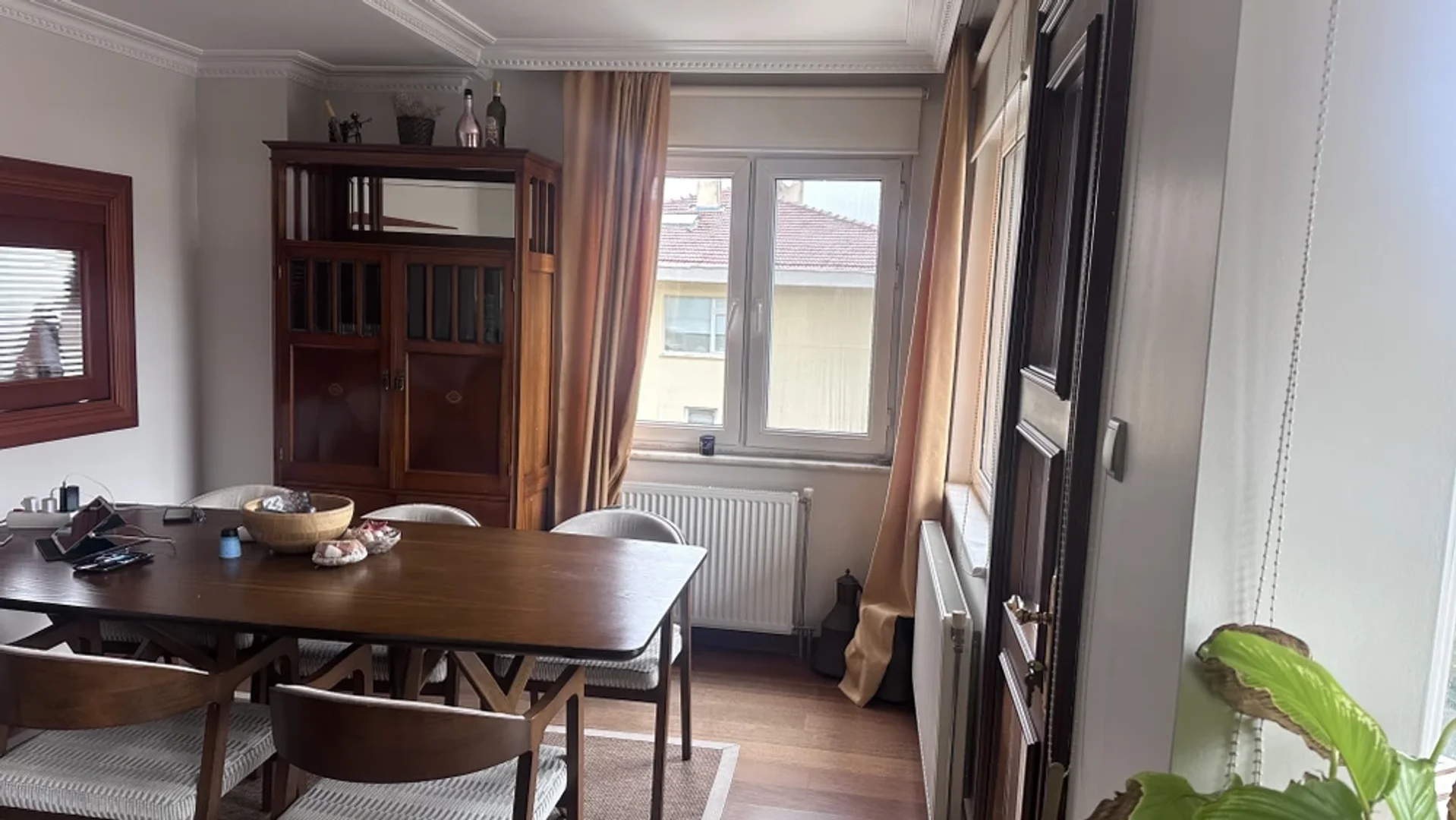 Quarto para alugar em apartamento de estudantes em , totalmente mobilado