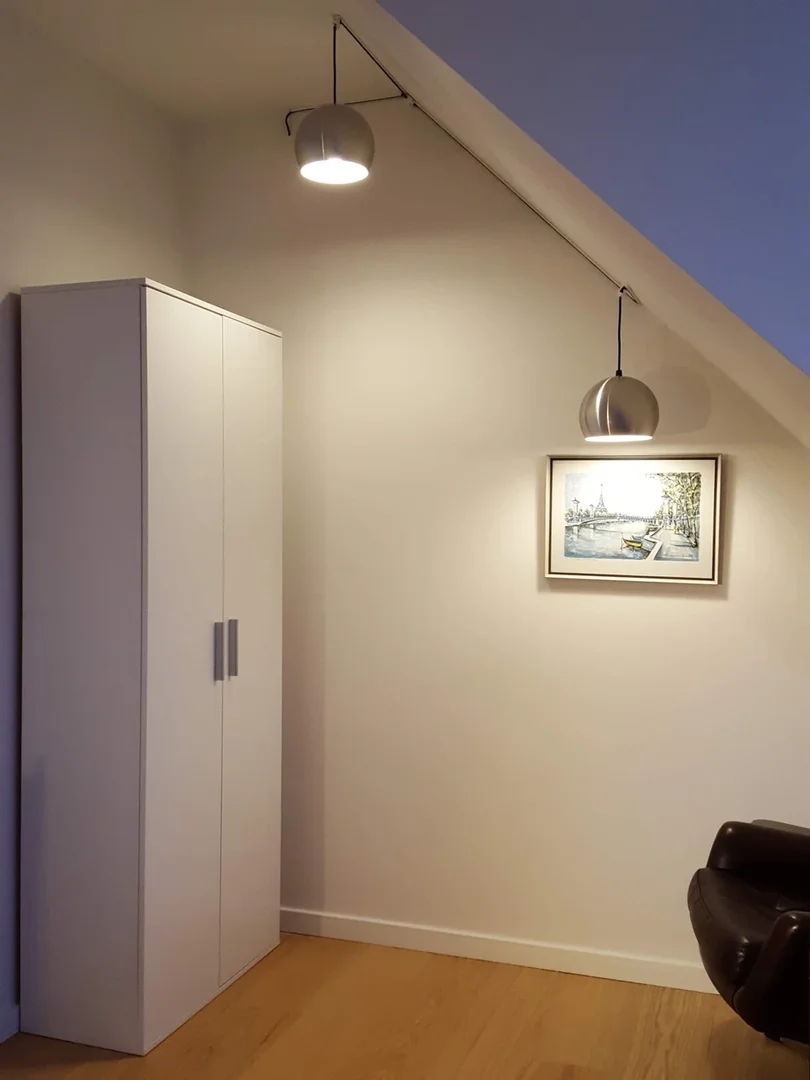 Comfortable and spacious student room in 