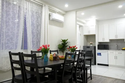 Apartamento inteiro em Boulevard Décarie 4586, imagem 1 de 24