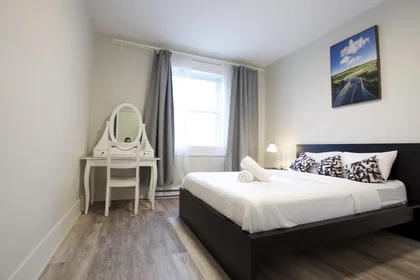Apartamento inteiro em Boulevard Décarie 4586, imagem 13 de 24