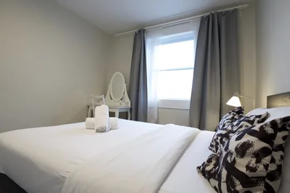 Apartamento inteiro em Boulevard Décarie 4586, imagem 15 de 24