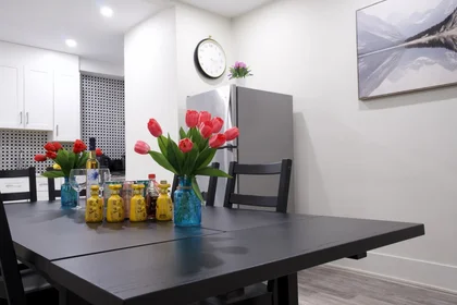 Apartamento inteiro em Boulevard Décarie 4586, imagem 8 de 24