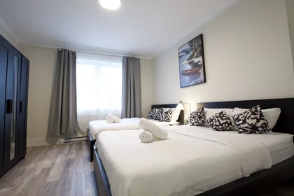 Apartamento inteiro em Boulevard Décarie 4586, imagem 10 de 24