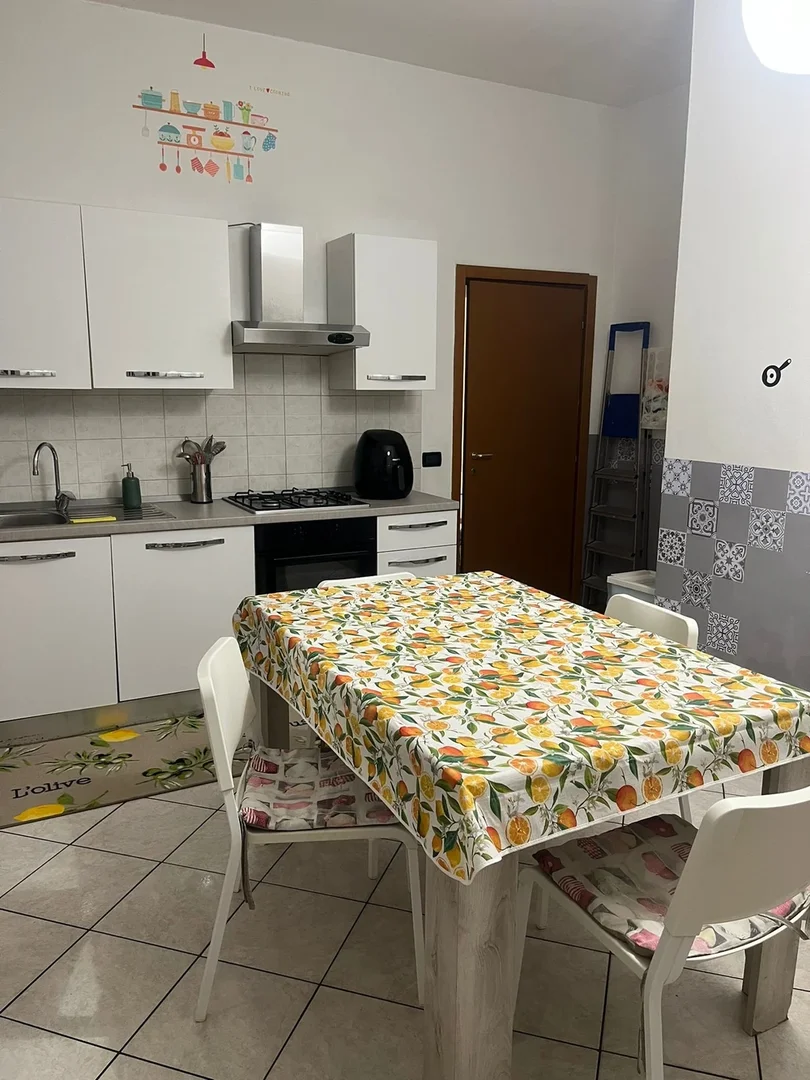 Student-friendly room in with modern amenities