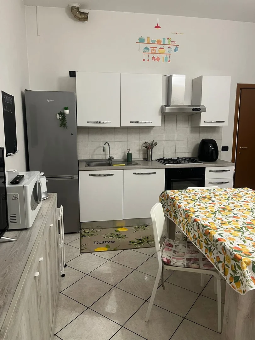 Economical student room with convenient location in