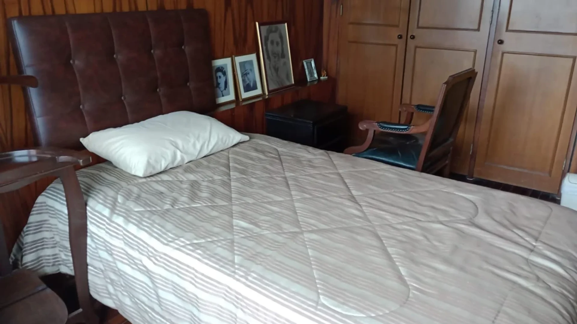 Chambre d'étudiant lumineuse et aérée avec accès facile à l'université dans 