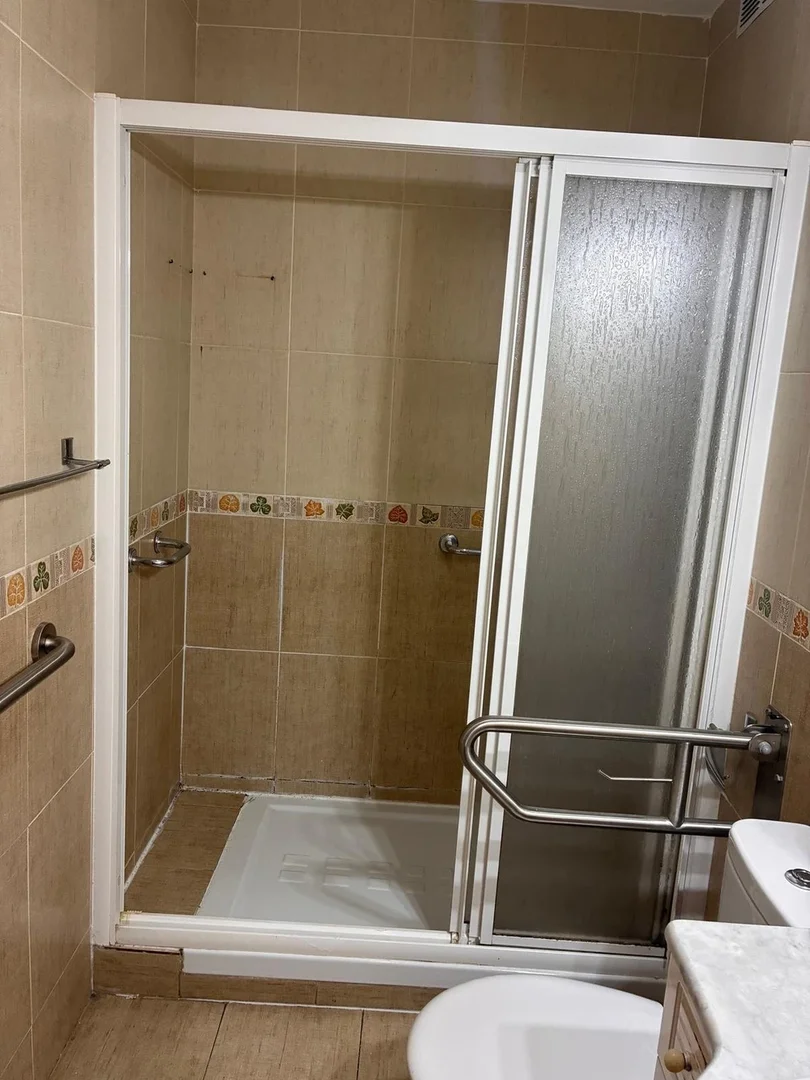 Habitación asequible para estudiantes con buena iluminación en 