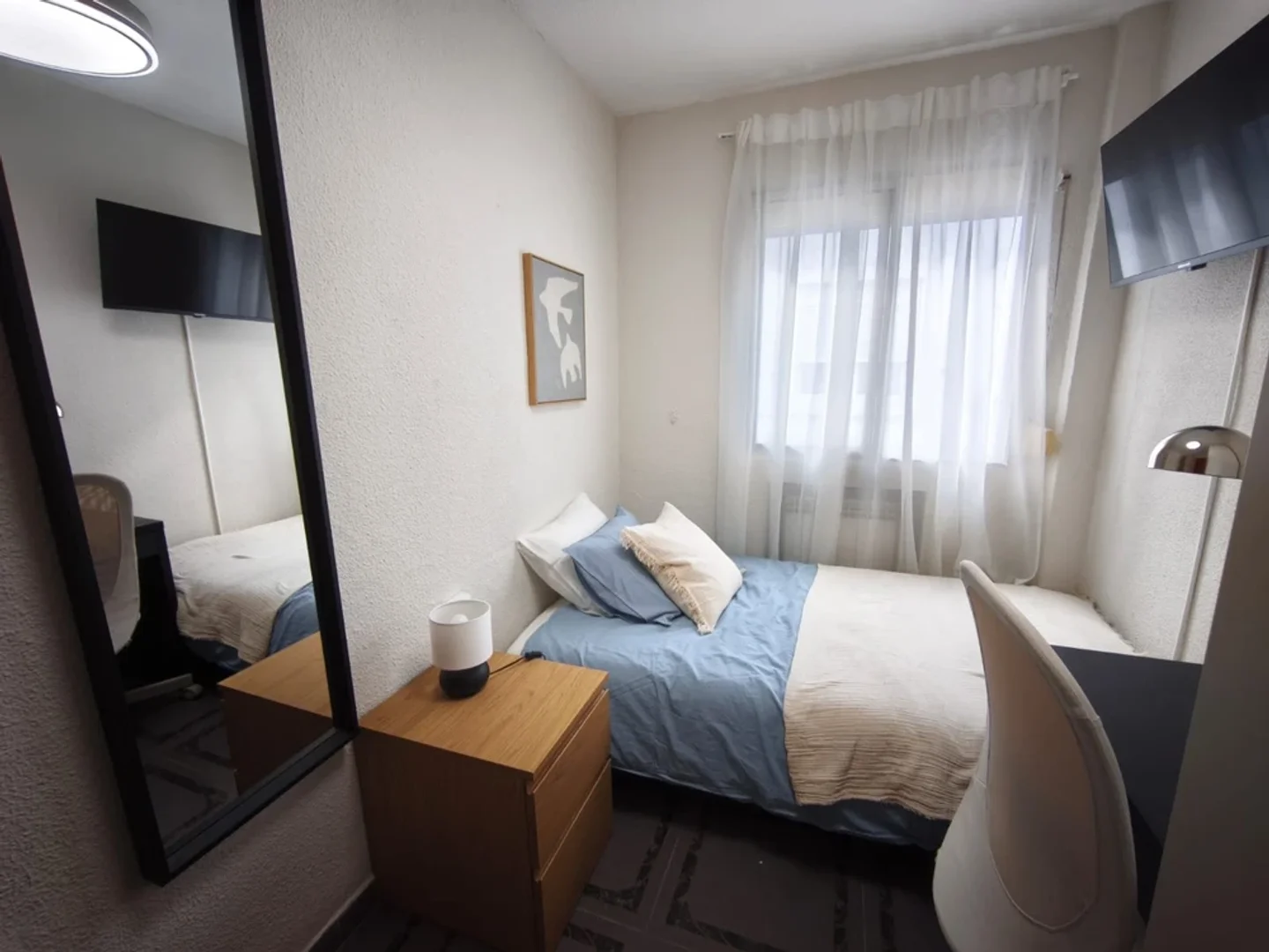 Habitación en apartamento estudiantil en alquiler en , completamente amueblado