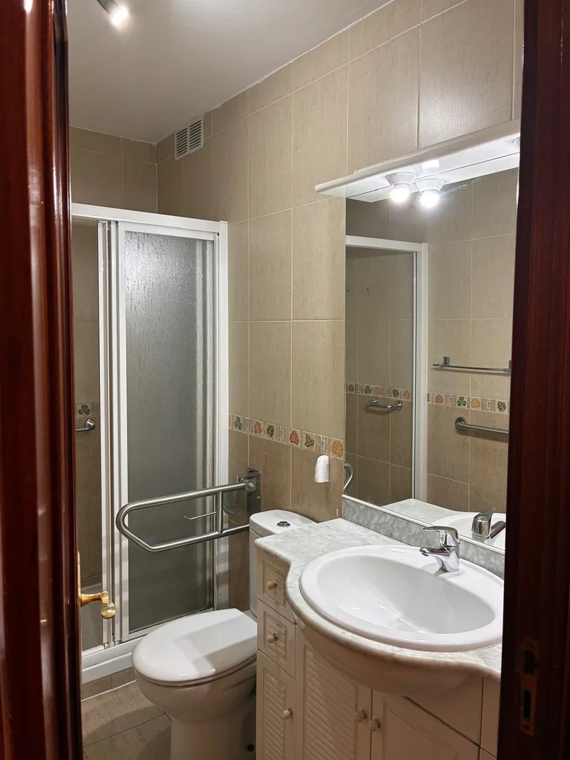 Habitación en apartamento estudiantil en alquiler en , completamente amueblado