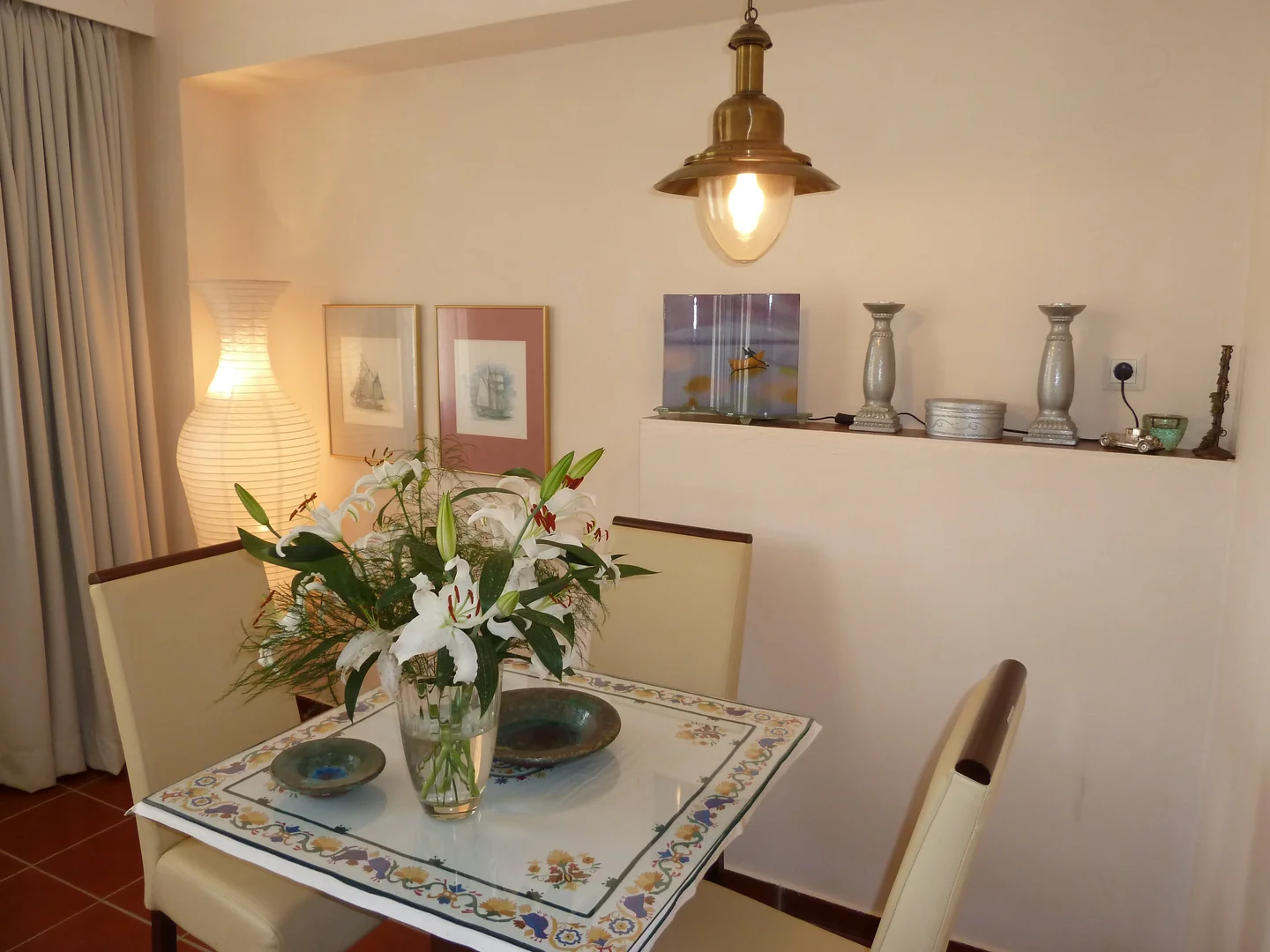 Quarto para alugar em apartamento de estudantes em , totalmente mobilado