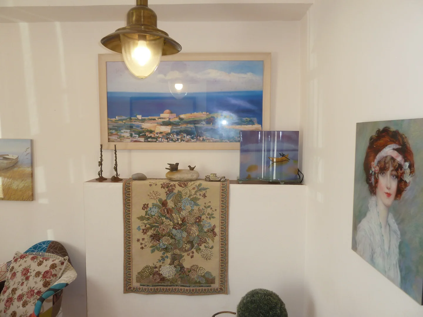 Quarto de estudante luminoso e arejado com acesso fácil à universidade em 