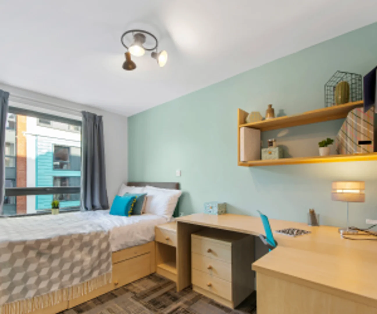 Cozy room for students available in 