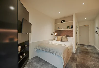 Özel oda konumu 145 Kelvinhaugh St, Glasgow G3 8PX, United Kingdom                 , 1 10 görüntüsü