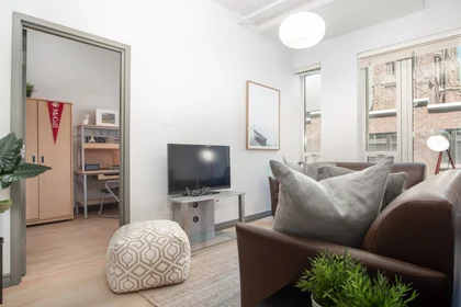 Apartamento inteiro em residência em 1430 City Councillors St, Montreal, QC H3B 1B4, Canada , imagem 19 de 31