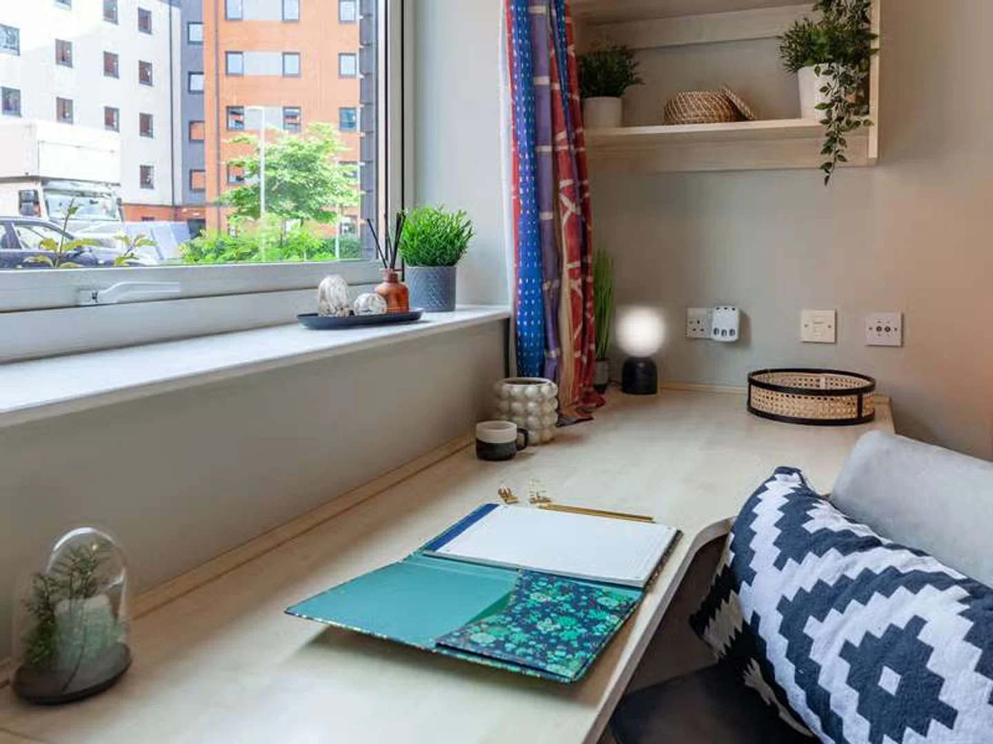 Quarto de estudante económico com localização conveniente em 