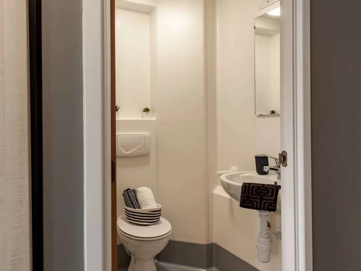 Quarto de estudante económico perto do campus em 
