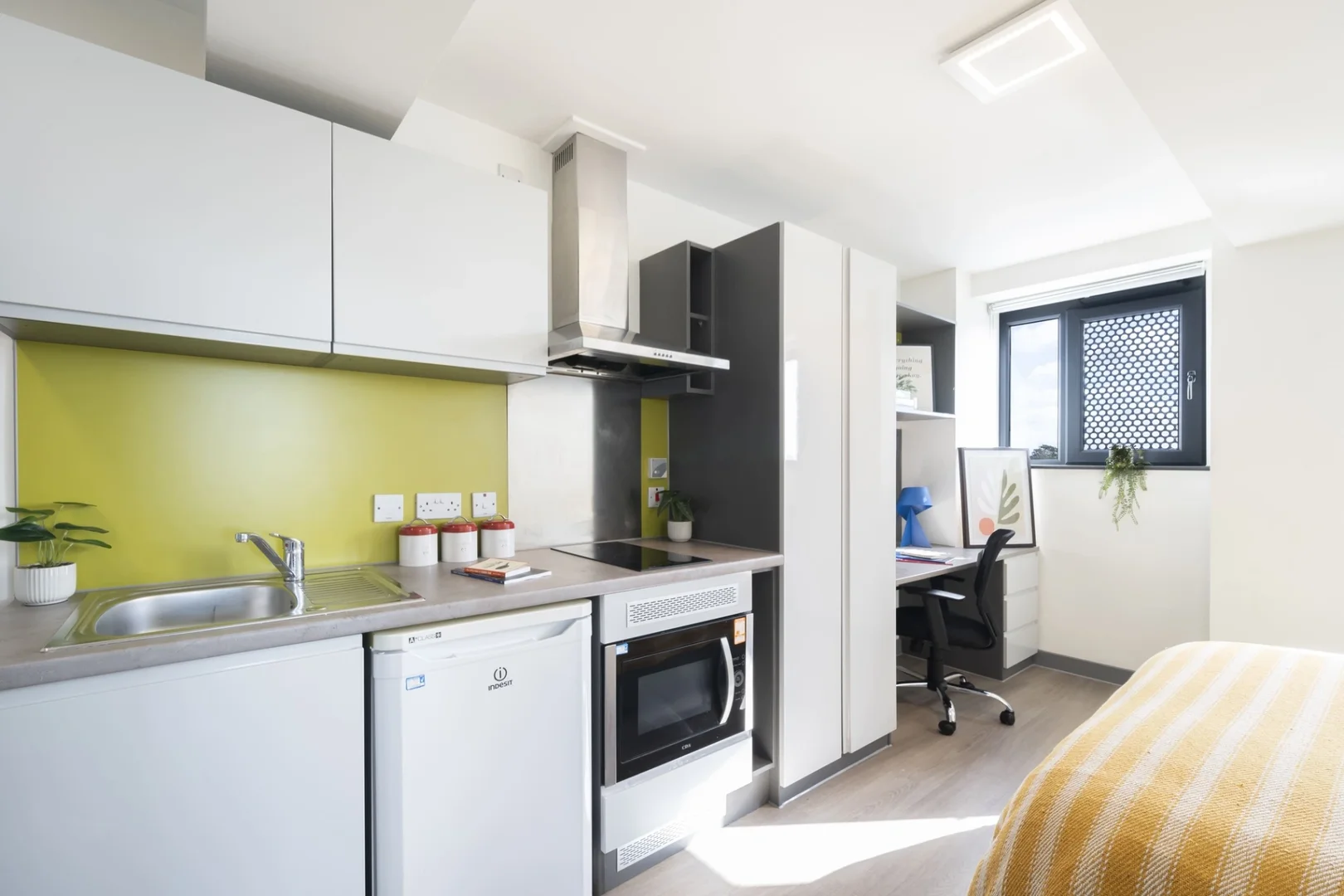 Studio moderne pour étudiants avec toutes les commodités dans