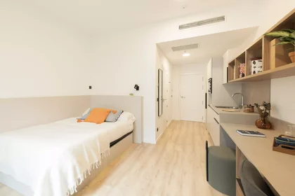 Habitación privada en Calle Mari Abrego, imagen 1 de 10