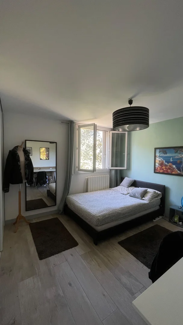 bölgesinde tam olanaklara sahip modern öğrenci stüdyosu