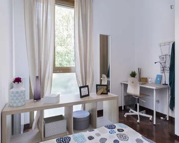 Habitación privada en Viale Giovanni Vicini, imagen 1 de 10