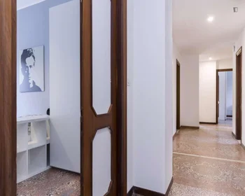 Habitación privada en Viale Giovanni Vicini, imagen 36 de 42