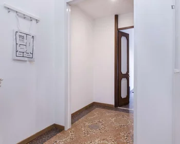 Habitación privada en Viale Giovanni Vicini, imagen 37 de 42