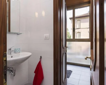 Habitación privada en Viale Giovanni Vicini, imagen 25 de 41