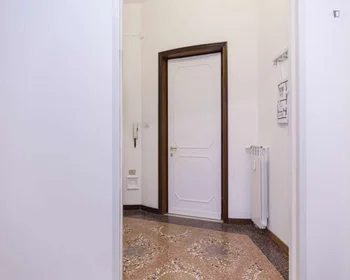 Habitación privada en Viale Giovanni Vicini, imagen 34 de 41