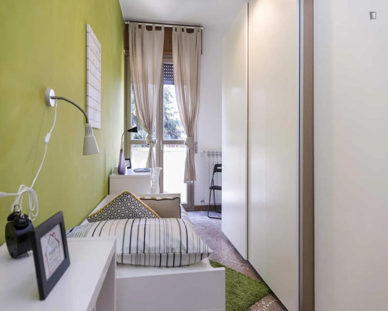 Habitación acogedora para estudiantes disponible en
