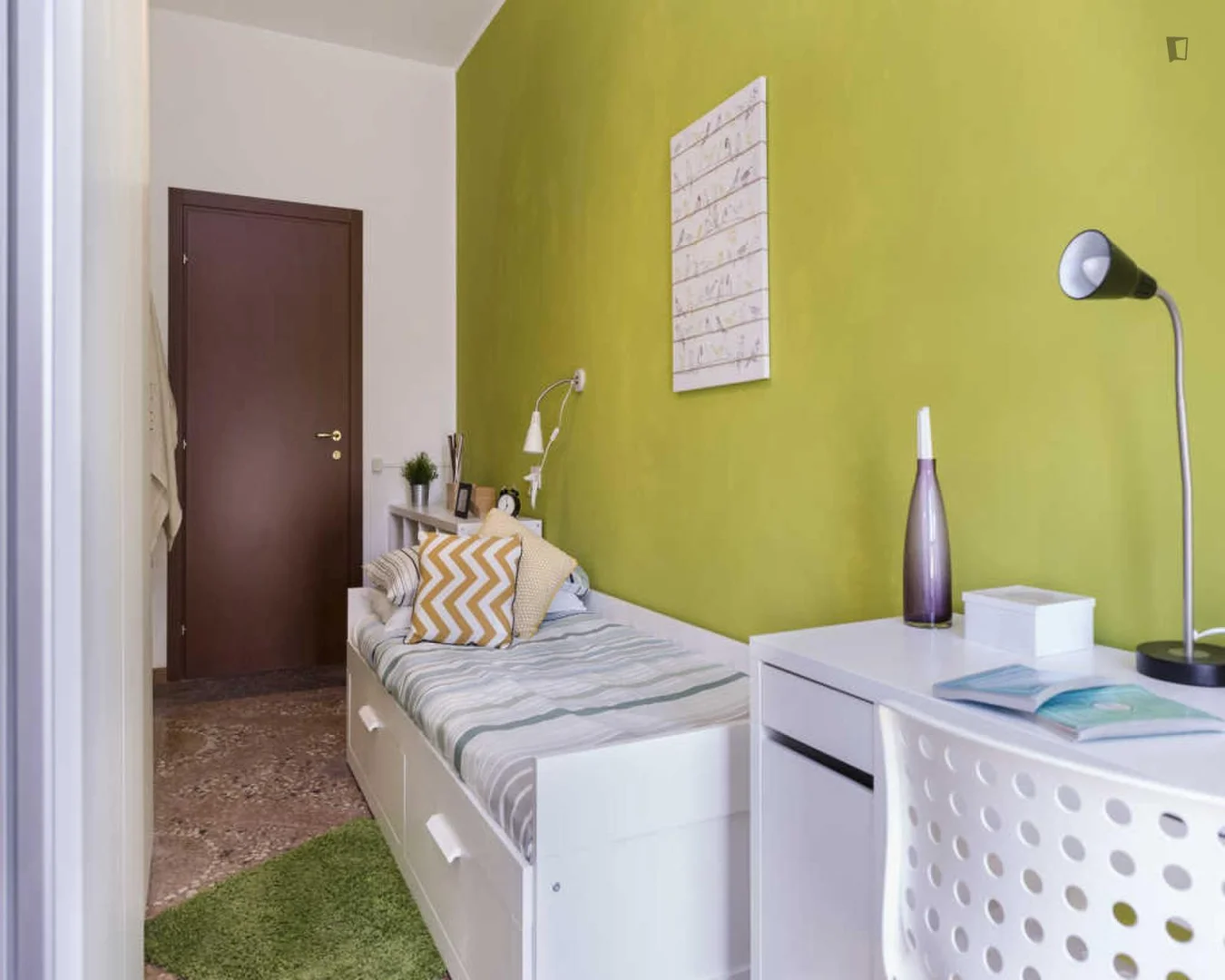 Habitación asequible para estudiantes con buena iluminación en