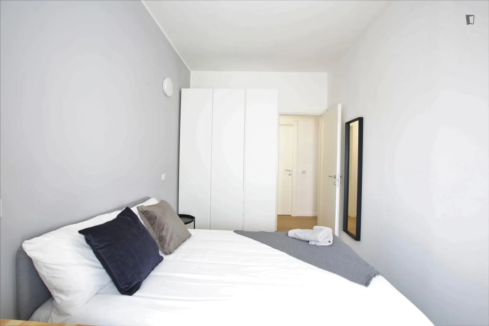 Chambre abordable pour les étudiants avec un bon éclairage dans 